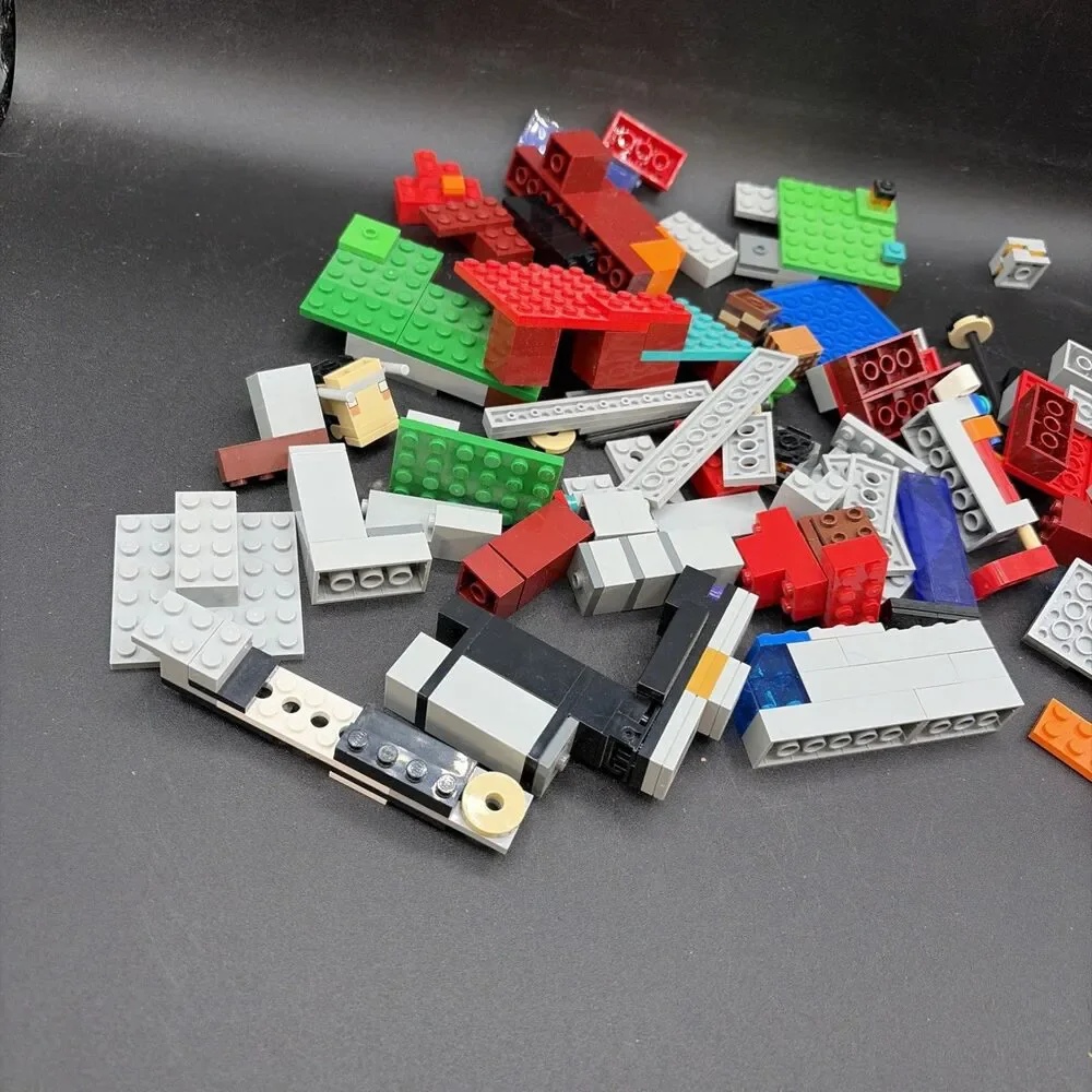 LEGO Minecraft The Ruined Portal (21172) Missing some pieces and box